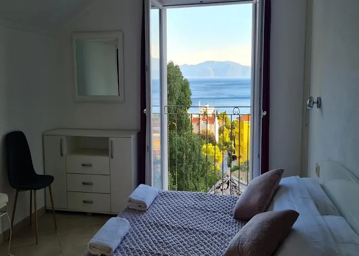 Mico Vikendica Drvenik (Split-Dalmatia)